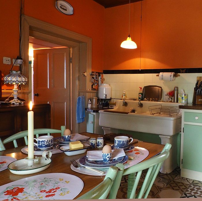 Modern amenities include dishwasher, Fridge/freezer